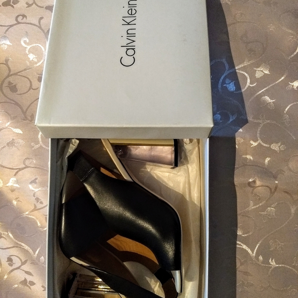 Calvin Klein Linnette Luxor Shoes - Picture 15 of 15